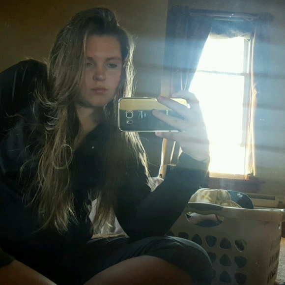 Meet your Posher, Nicole - Picture 1 of 1